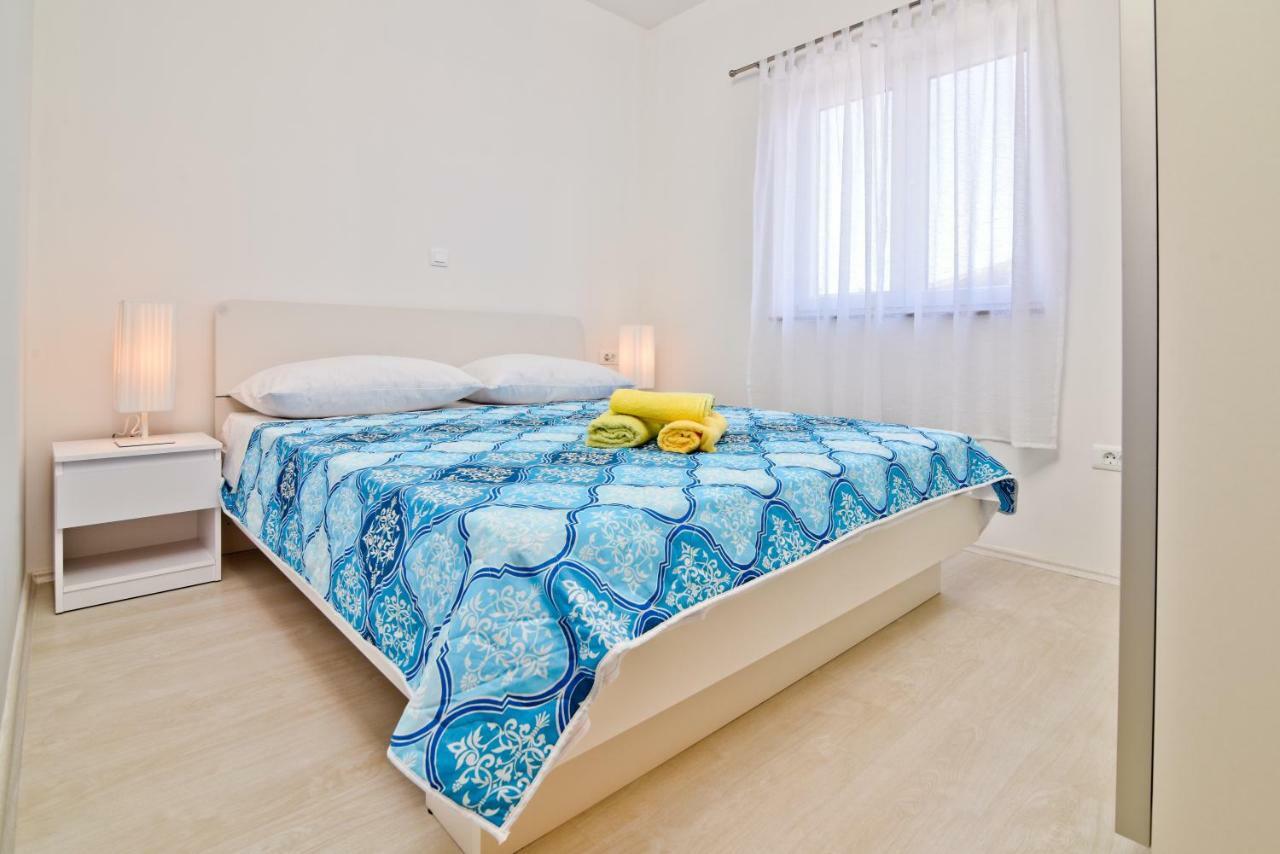 Apartments Mica Vrsi Bagian luar foto
