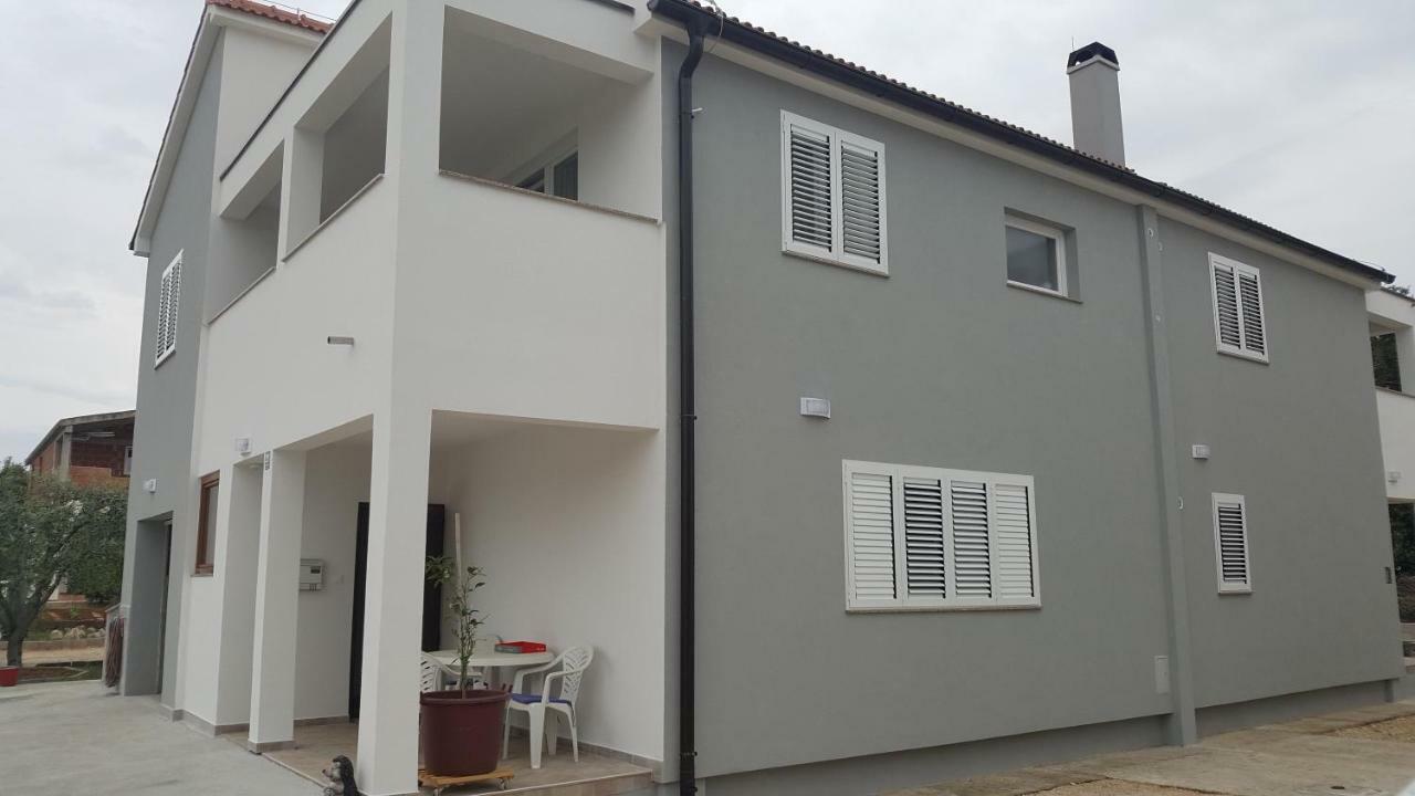 Apartments Mica Vrsi Bagian luar foto