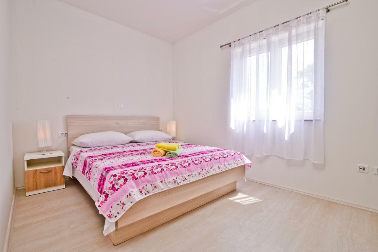 Apartments Mica Vrsi Bagian luar foto