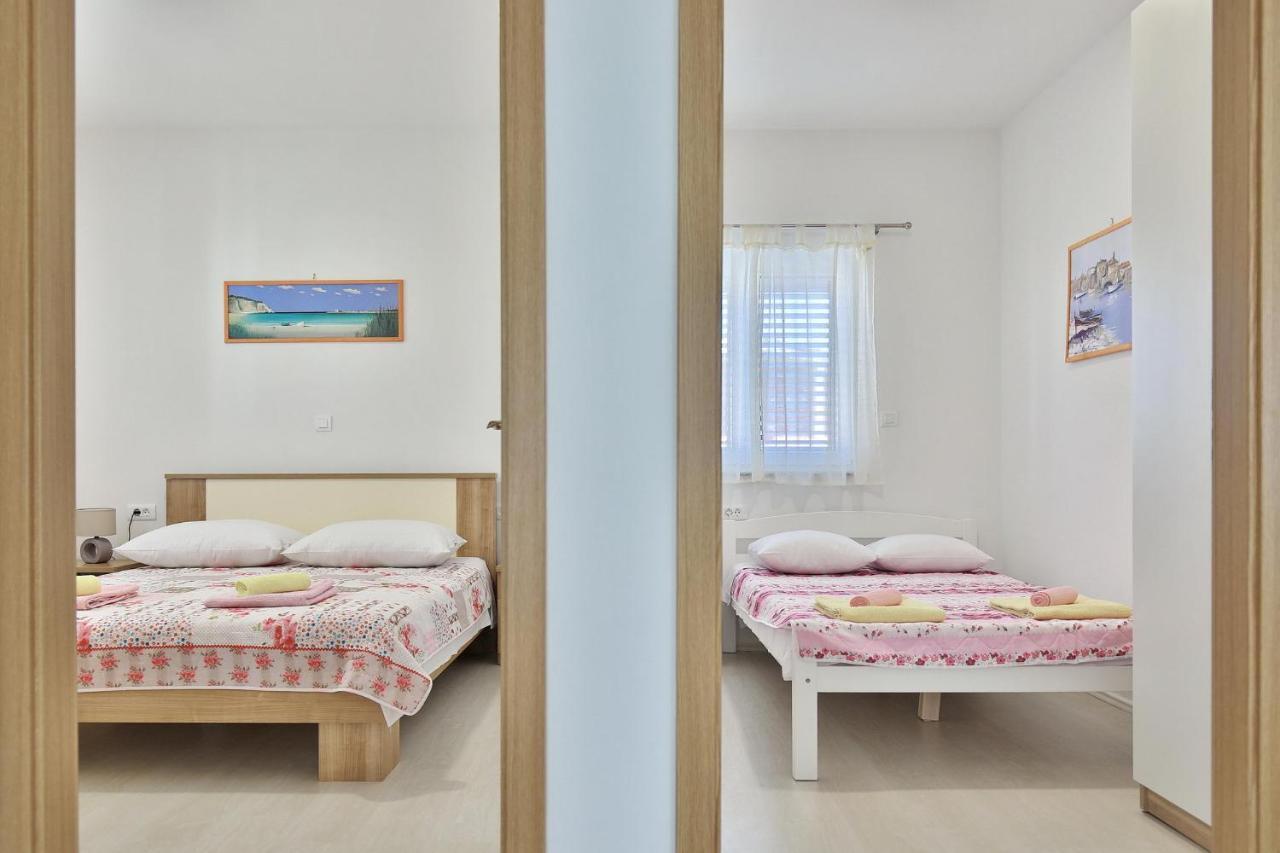 Apartments Mica Vrsi Bagian luar foto